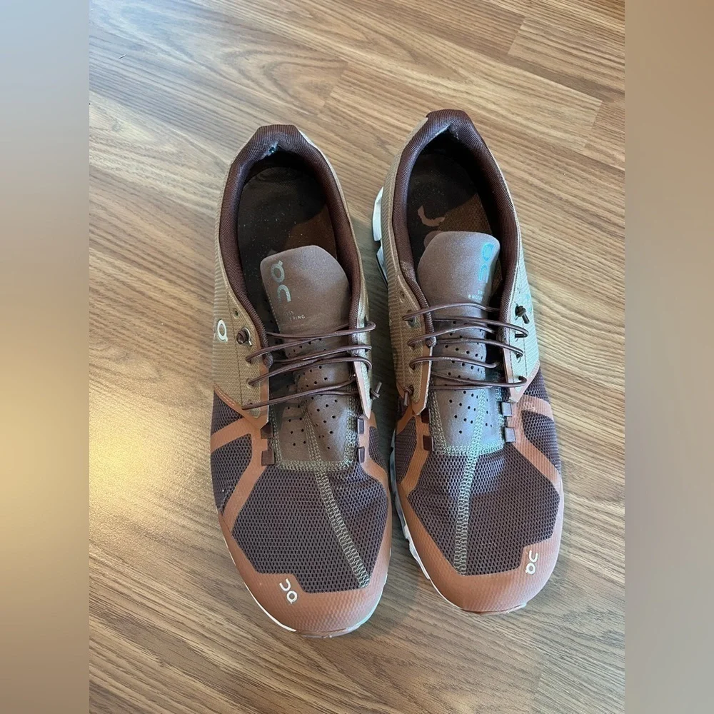 On Running men running sneakers size M14